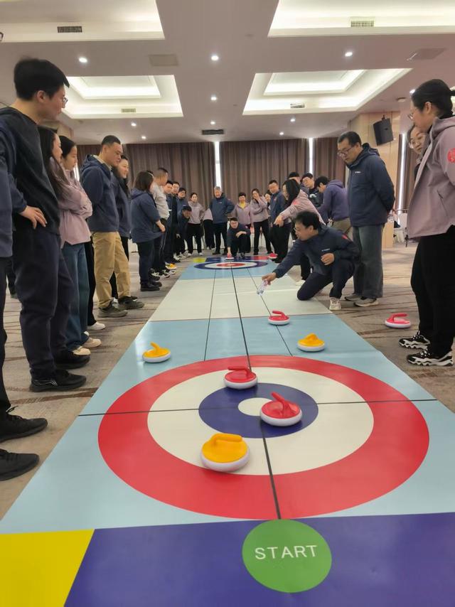 特色冰壶体验营，冬季运动新潮流