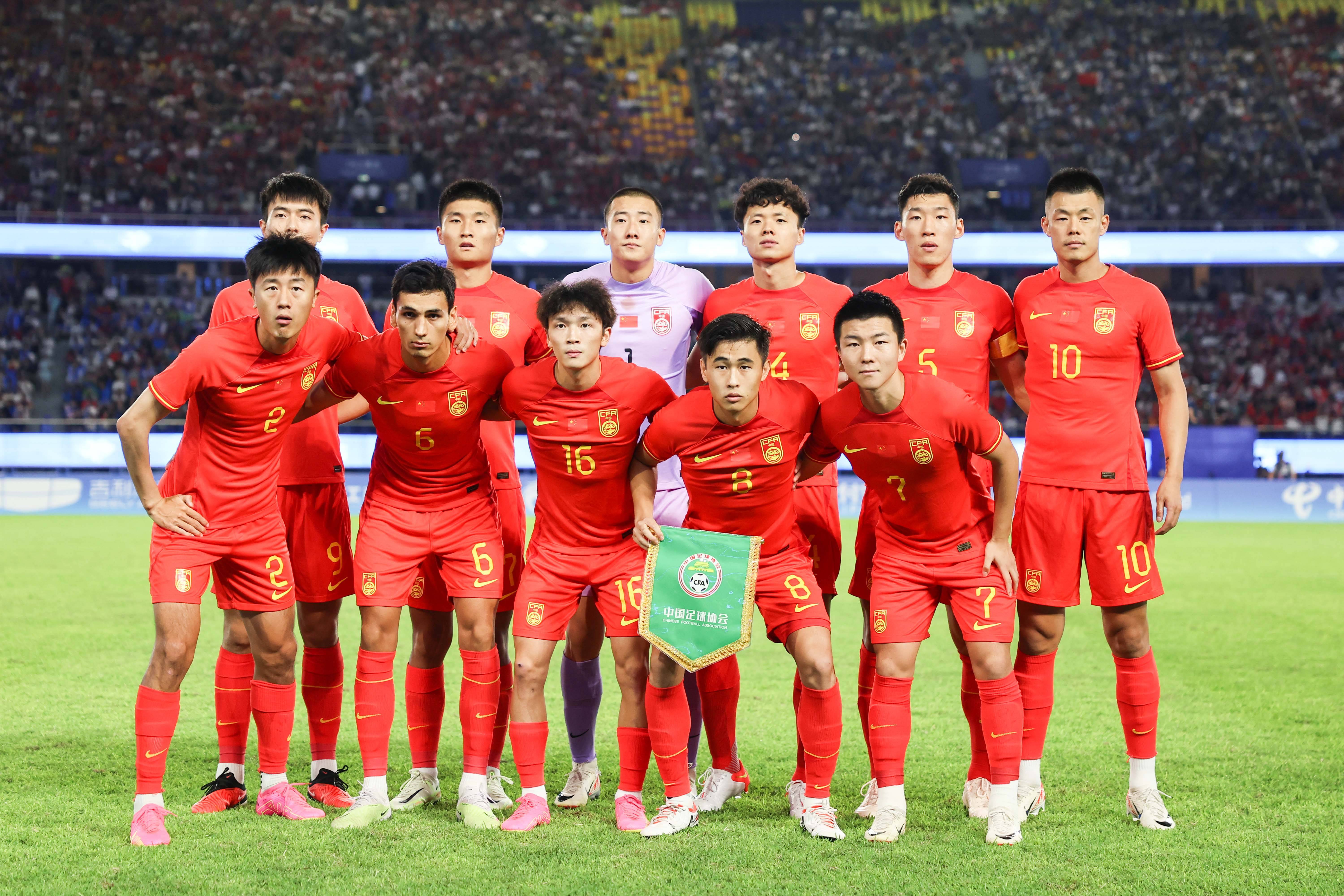 包含中国足球海外比赛交流活动频繁增多的词条