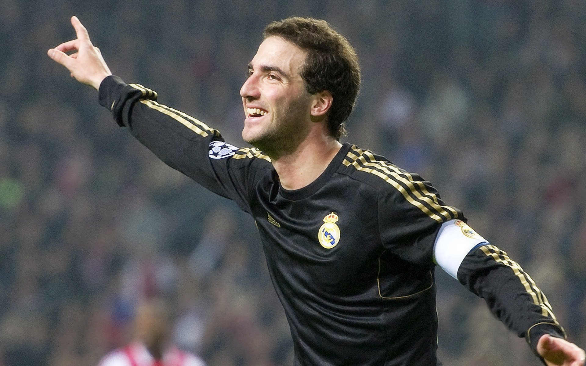 乐鱼体育平台-巴黎圣日尔曼豪掷巨资签约欧洲多名顶级球员，巴黎圣日尔曼转会新闻